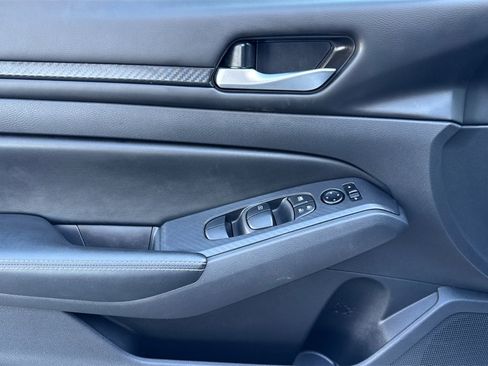 Used 2024 Nissan Altima 2.5 SV image 15
