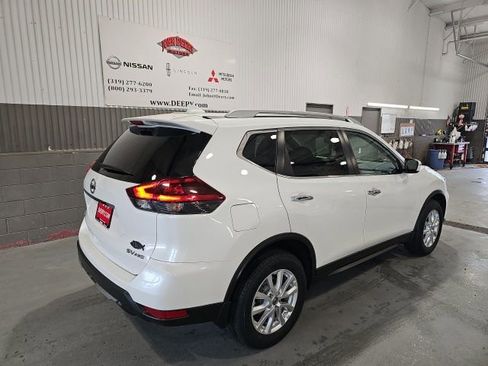Used 2019 Nissan Rogue SV image 3