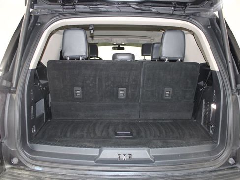 Used 2023 Ford Expedition XLT image 16