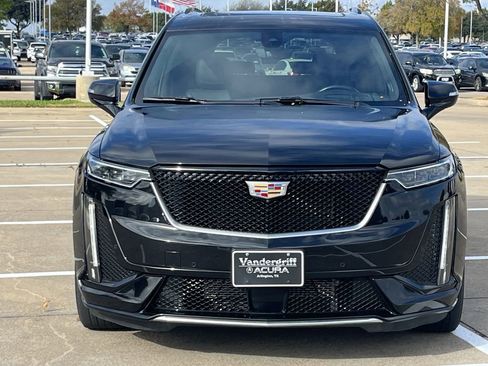 Used 2022 Cadillac XT6 Sport w/ Technology Package image 9