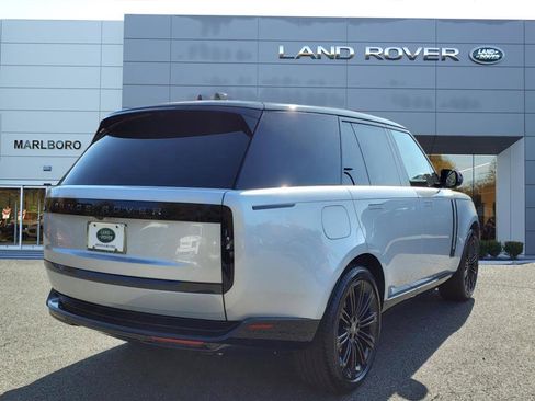 New 2025 Land Rover Range Rover SE image 2