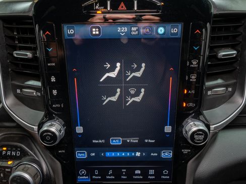 Used 2024 RAM 2500 Big Horn w/ Night Edition AWD/4WD image 18