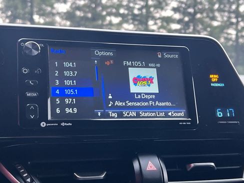 Used 2018 Toyota C-HR XLE image 21