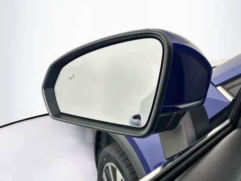 Used 2023 Volkswagen Taos SE w/ Panoramic Sunroof Package AWD/4WD image 16