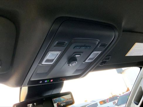 Used 2024 Chevrolet Suburban LT image 27