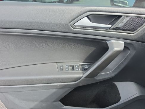 Used 2021 Volkswagen Tiguan SE AWD/4WD image 10