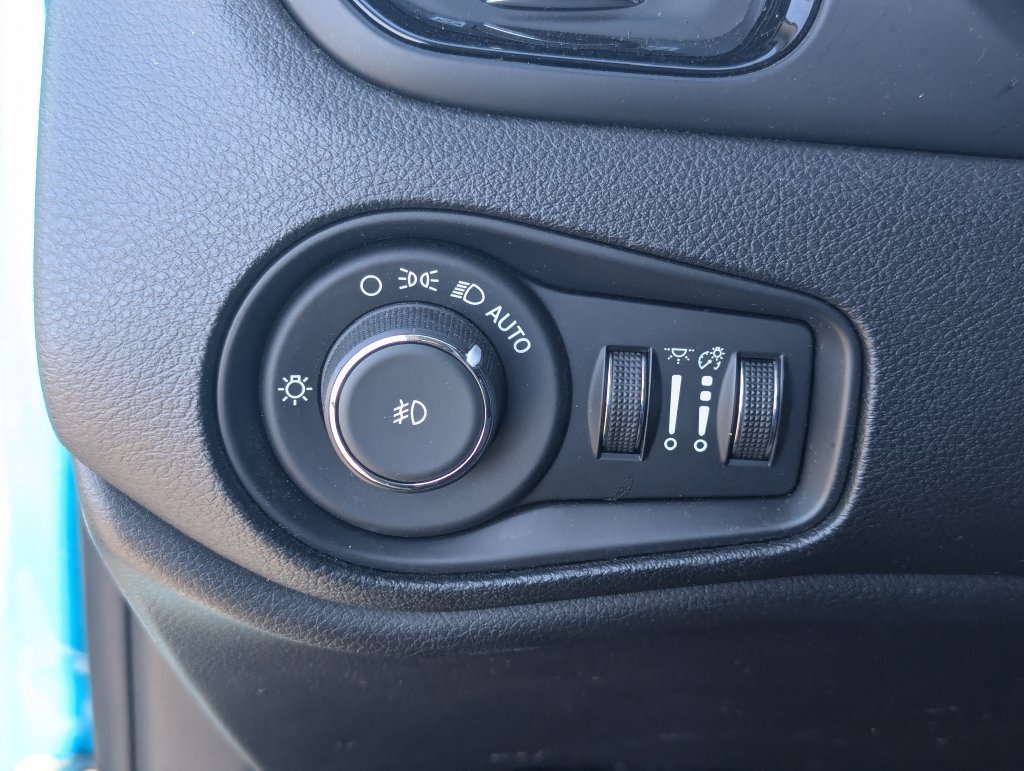 Used 2020 Jeep Renegade Altitude FWD image 27