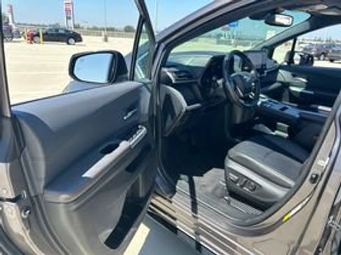 Used 2021 Toyota Sienna XSE w/ XSE Plus Package FWD image 10