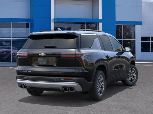 New 2026 Chevrolet Traverse LT w/ Driver Confidence Package AWD/4WD image 4