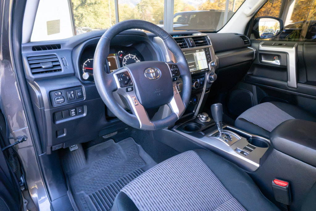 Used 2023 Toyota 4Runner SR5 AWD/4WD image 9