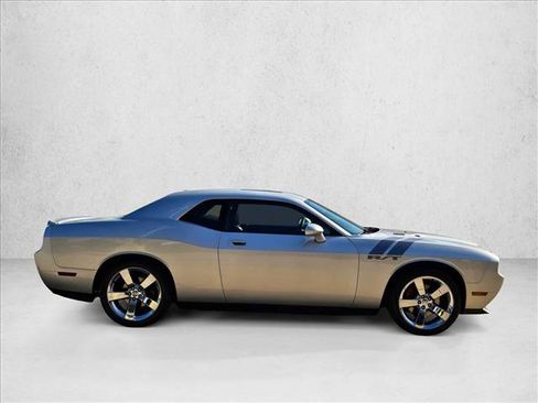 Used 2010 Dodge Challenger R/T image 4