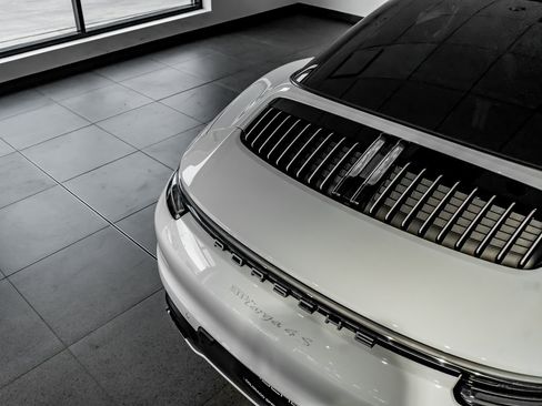 Certified 2024 Porsche 911 Targa 4S image 31