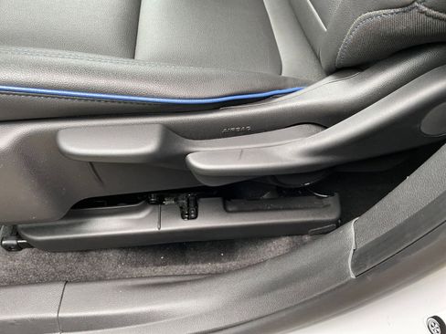 Used 2025 Buick Envista Sport Touring image 23