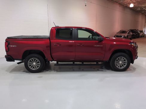 Used 2024 Chevrolet Colorado LT w/ LT Convenience Package II AWD/4WD image 2