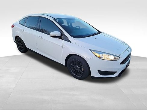 Used 2017 Ford Focus SE image 4