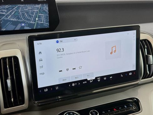 Used 2025 Ford Expedition Active image 35