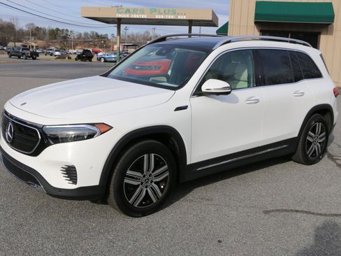 Used 2023 Mercedes-Benz EQB 300 4MATIC image 1