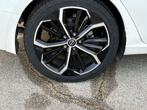 Used 2024 Nissan Altima 2.5 SR w/ SR Premium Package image 9