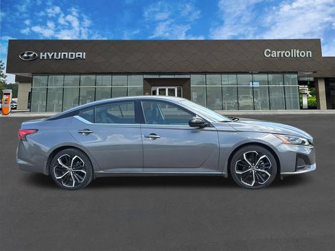 Used 2025 Nissan Altima 2.5 SR FWD image 4