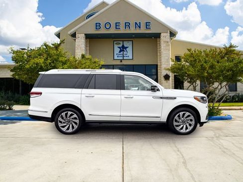 Used 2024 Lincoln Navigator L Reserve image 6