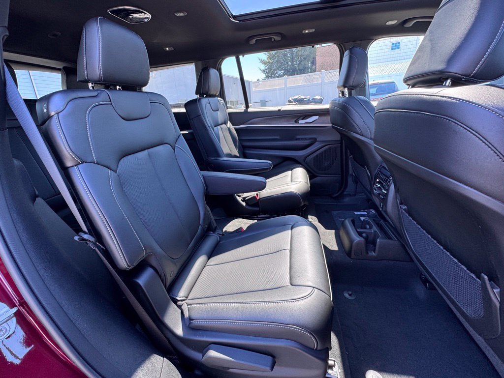 New 2025 Jeep Grand Cherokee L Limited w/ Luxury Tech Group II AWD/4WD image 21