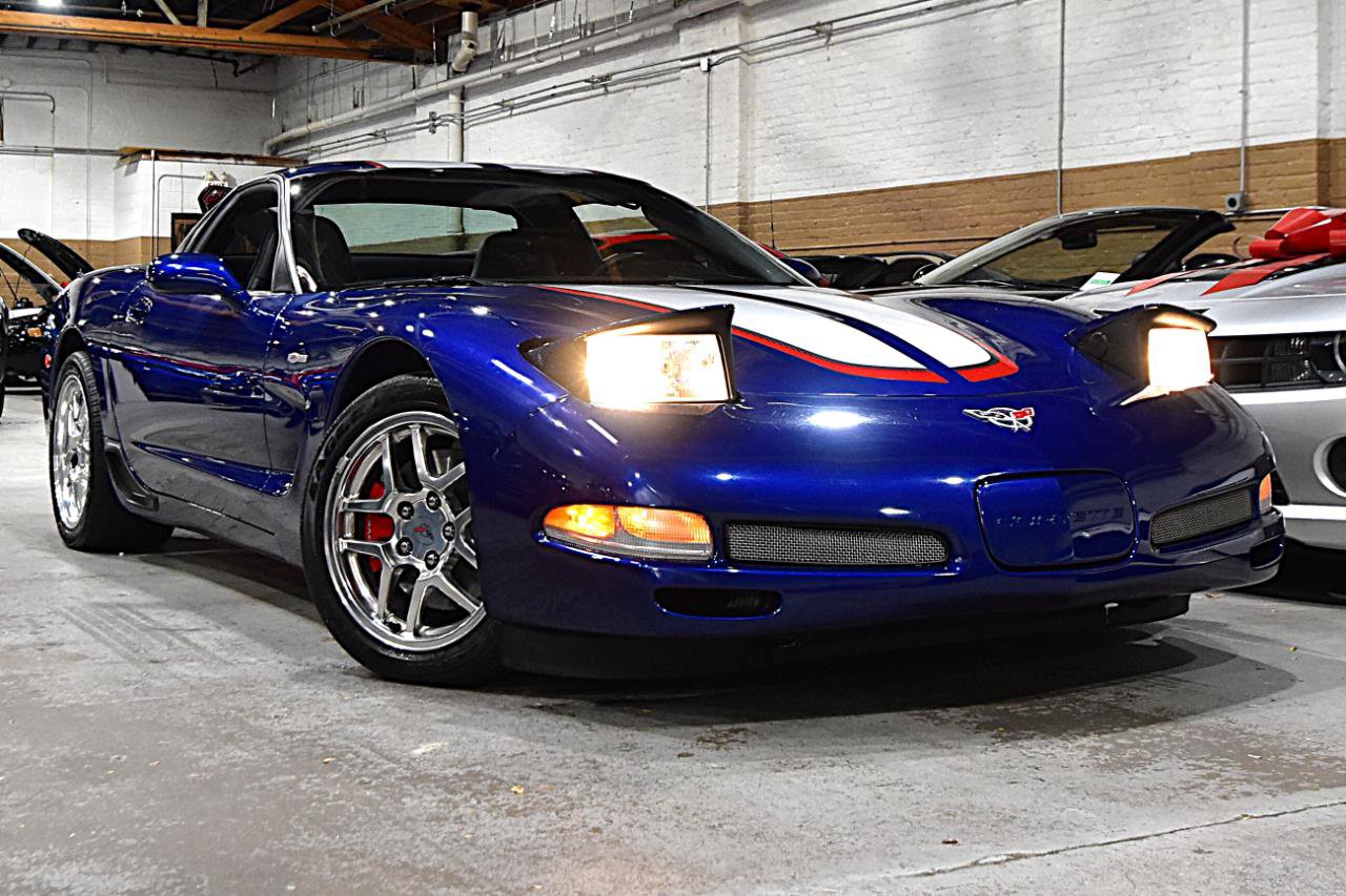 Used 2004 Chevrolet Corvette Z06 w/ Z06 Preferred Equipment Group RWD image 2