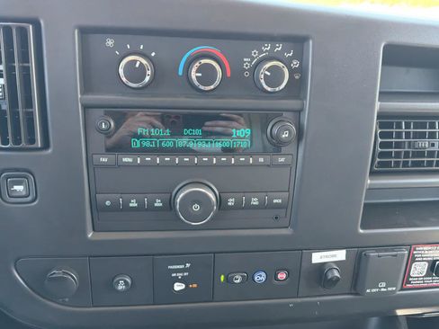 New 2025 GMC Savana 3500 w/ Power Convenience Package RWD image 32