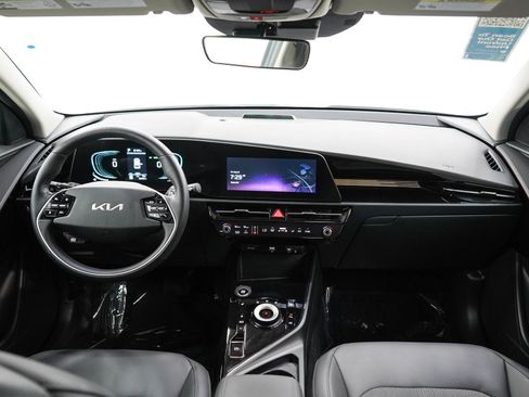 Used 2024 Kia Niro EX w/ EX Cold Weather Package FWD image 13