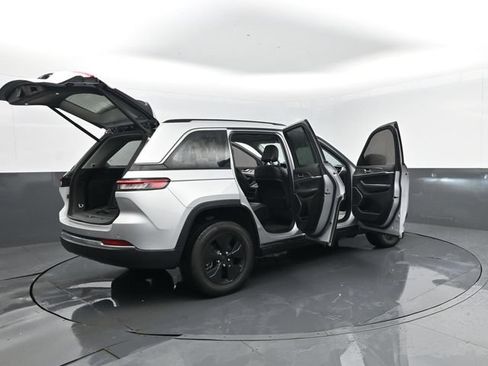 Used 2023 Jeep Grand Cherokee 4WD 4xe image 33