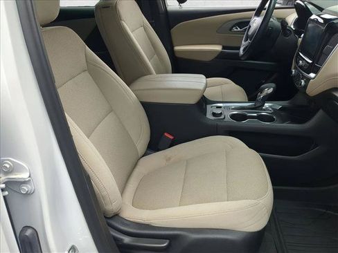 Certified 2023 Chevrolet Traverse LT FWD image 20