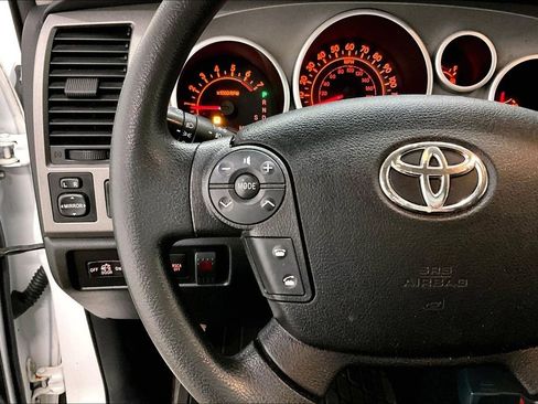 Used 2010 Toyota Tundra 4x4 CrewMax image 12