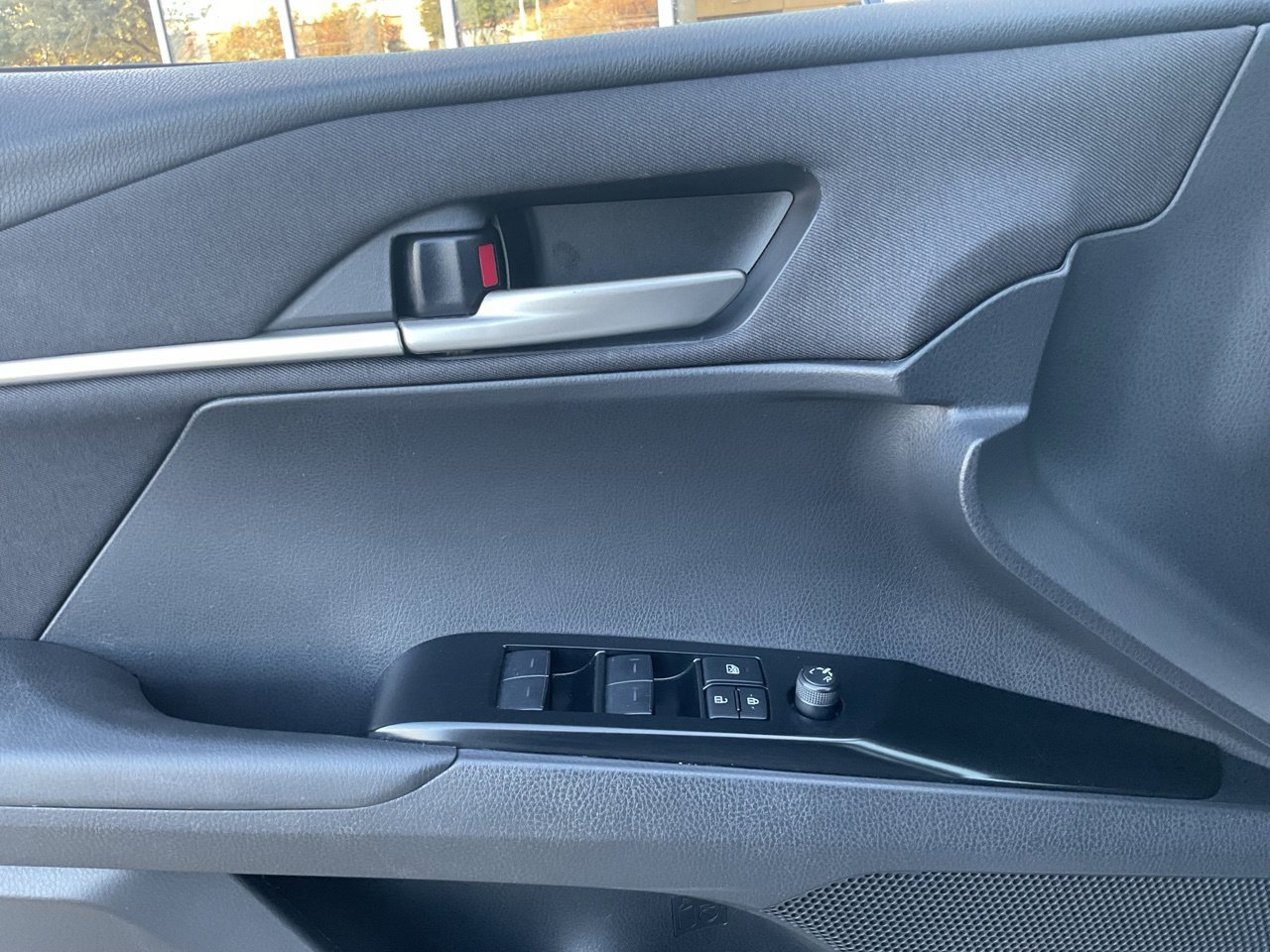 Used 2025 Toyota Camry LE FWD image 18
