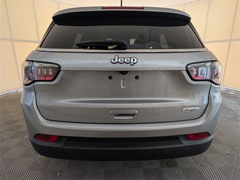 Used 2022 Jeep Compass Latitude image 11