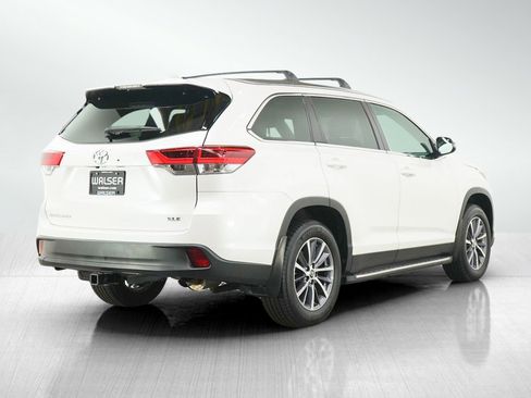 Used 2019 Toyota Highlander XLE FWD image 5