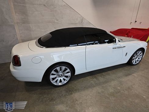 Used 2017 Rolls-Royce Dawn RWD image 53