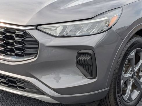 Used 2024 Ford Escape ST-Line w/ Tech Pack #1 FWD image 9