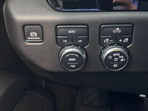 Certified 2024 GMC Sierra 1500 Elevation image 23