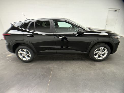 New 2026 Chevrolet Trax LS w/ LS Convenience Package FWD image 10