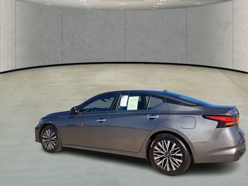 Used 2024 Nissan Altima 2.5 SV image 7
