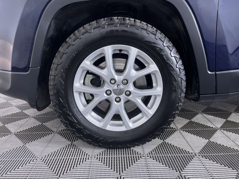 Used 2016 Jeep Cherokee Latitude w/ Cold Weather Group image 27