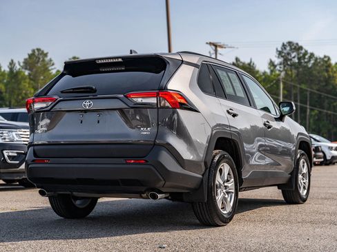 Used 2024 Toyota RAV4 XLE AWD/4WD image 7