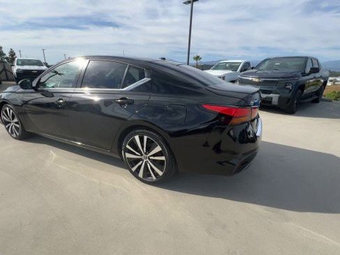 Used 2019 Nissan Altima 2.5 SR w/ SR Premium Package image 6