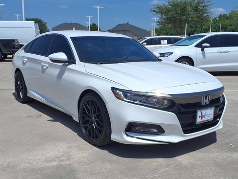 Used 2018 Honda Accord Sport image 3
