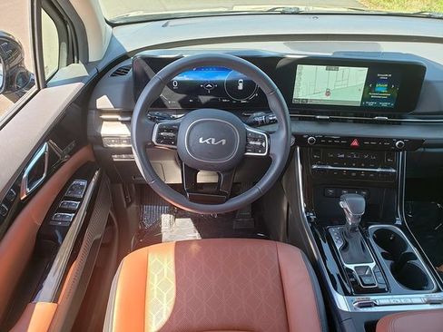 Certified 2024 Kia Carnival SX FWD image 15