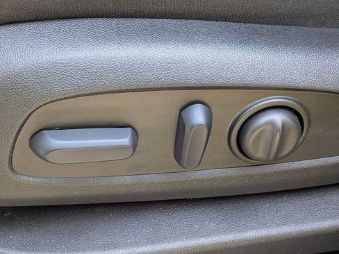 Used 2024 Chevrolet Equinox LT FWD image 21