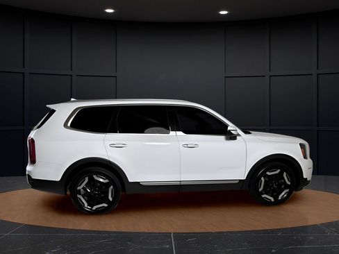 Used 2024 Kia Telluride S AWD/4WD image 8
