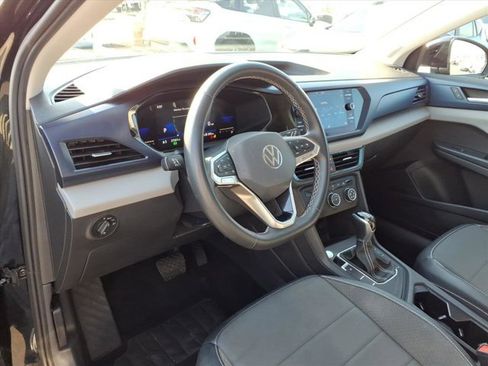 Used 2022 Volkswagen Taos SE image 8