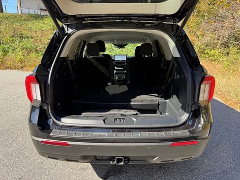 Used 2025 Ford Explorer Active image 18