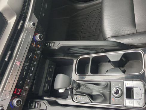 Certified 2023 Kia Telluride S w/ S Sunroof Package AWD/4WD image 18