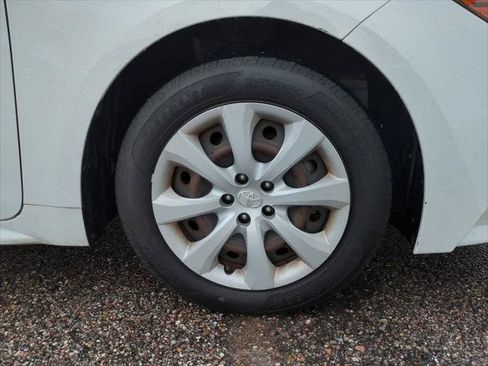 Certified 2022 Toyota Corolla LE FWD image 11